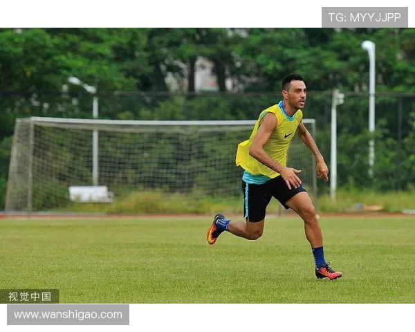 北京足球队在邀请赛中以82分稳居积分榜首位展现强劲实力