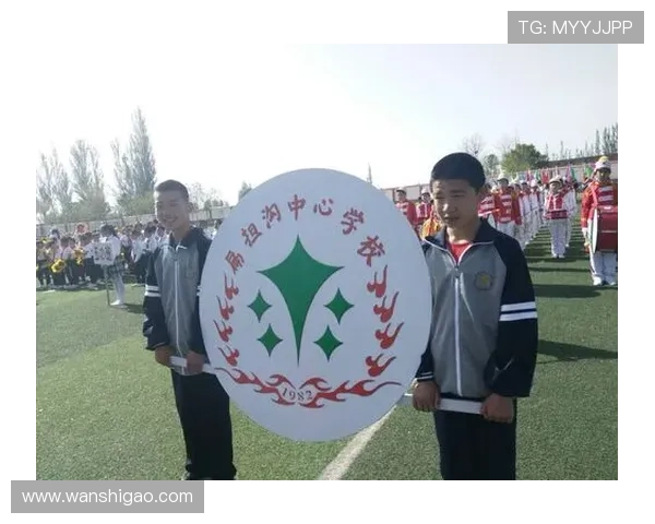 帅气足球明星激情献唱国歌展现爱国情怀与运动精神